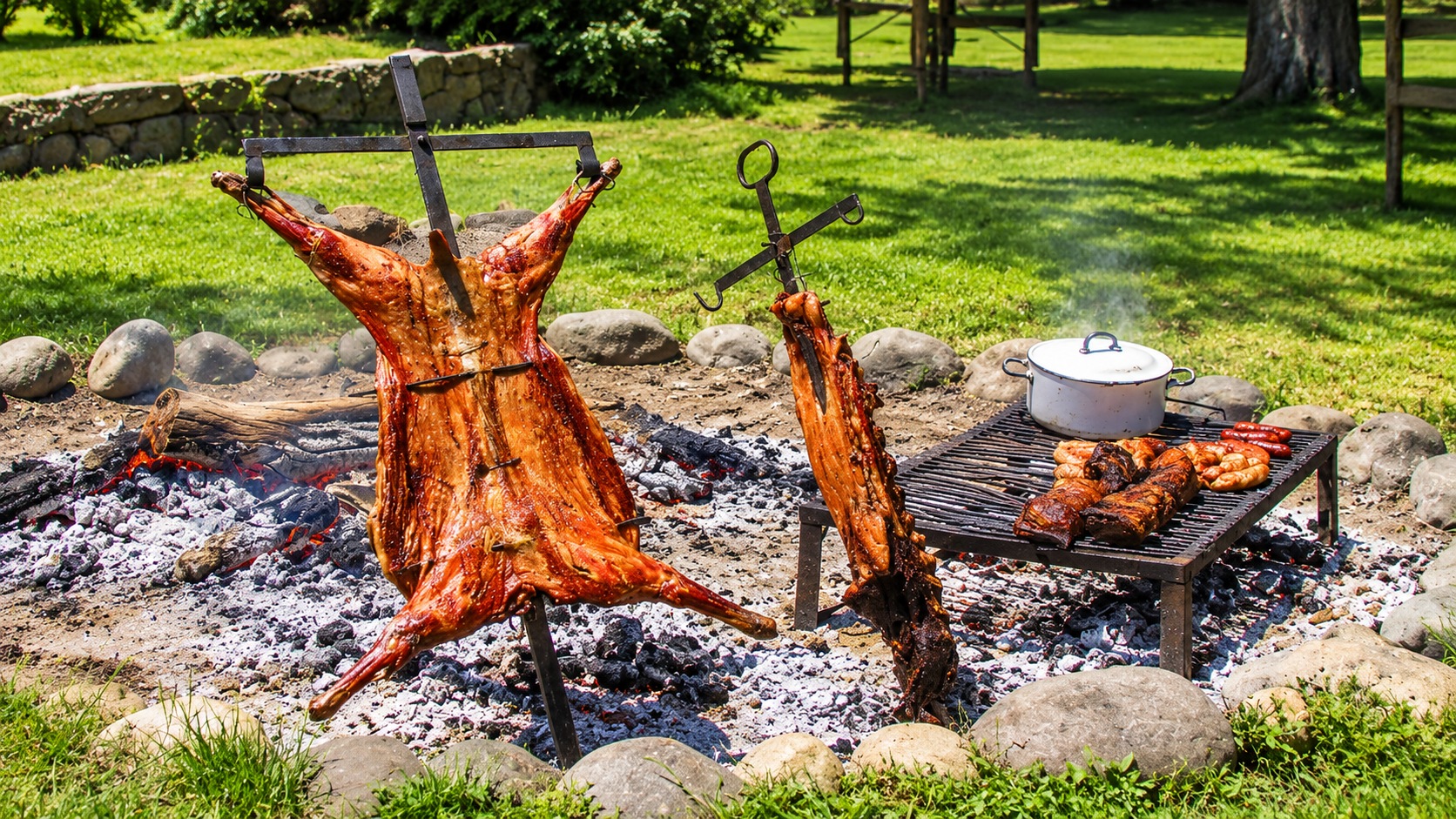Asado tradicional a la cruz y parrilla al aire libre